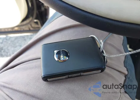 2025 Volvo Xc60 Plus z USA, uszkodzony, nr VIN YV4M12RC0S1149901